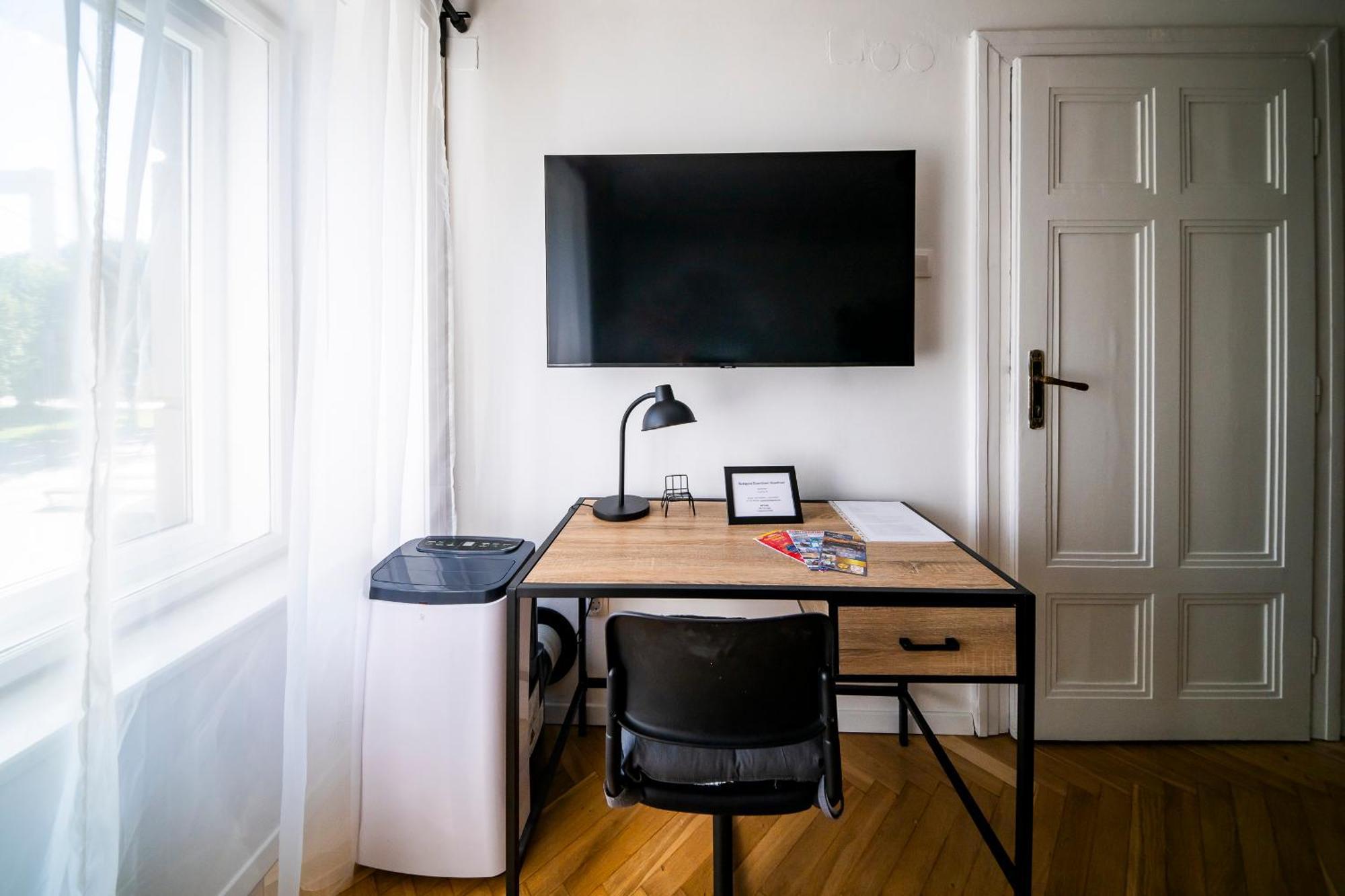 Downtown Riverfront Apartment *