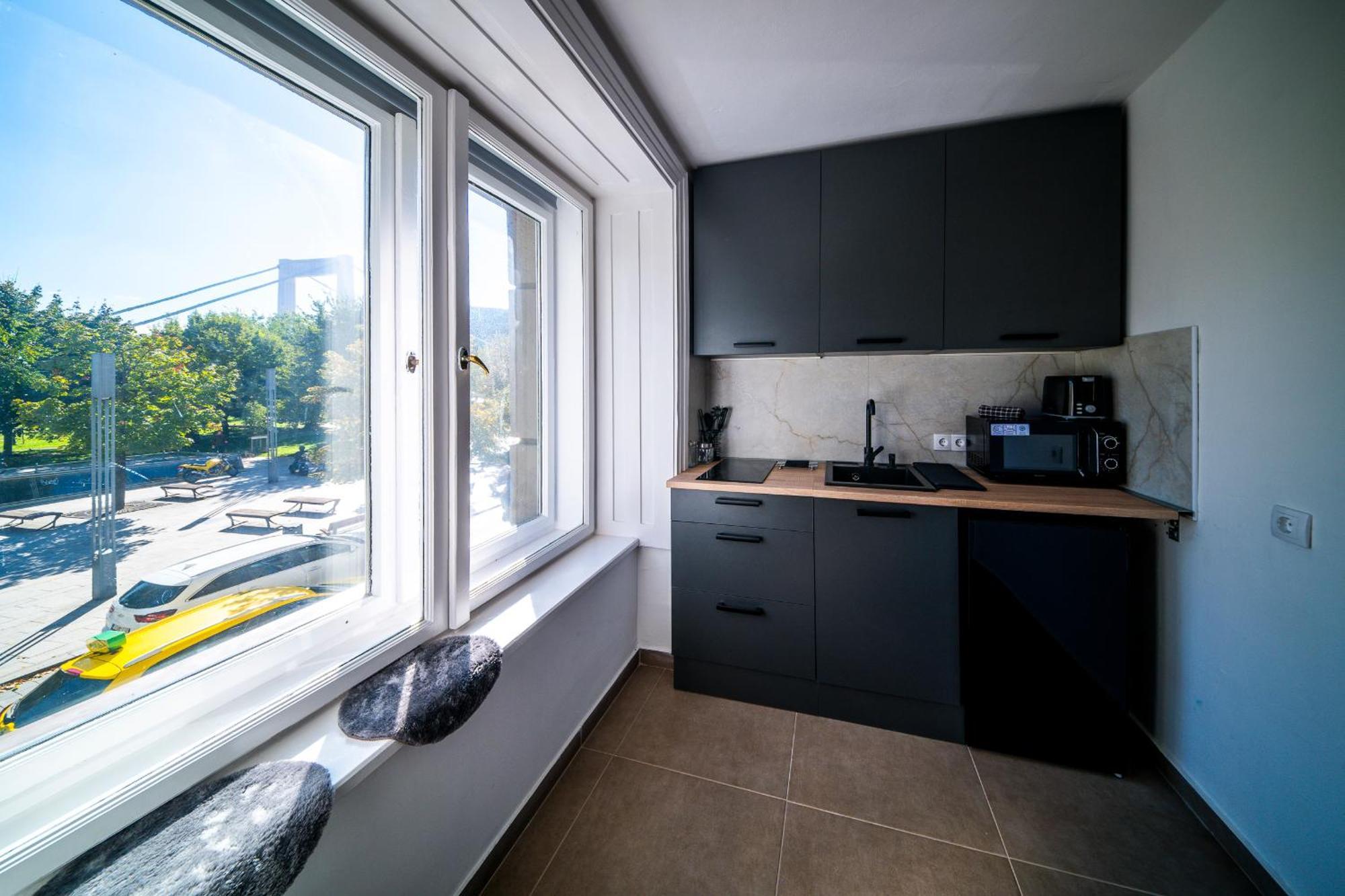 Downtown Riverfront Apartment *
